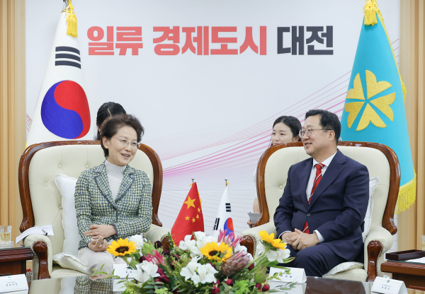 (사진 왼쪽부터) 훠휘핑 난징시 부시장, 이장우 대전시장