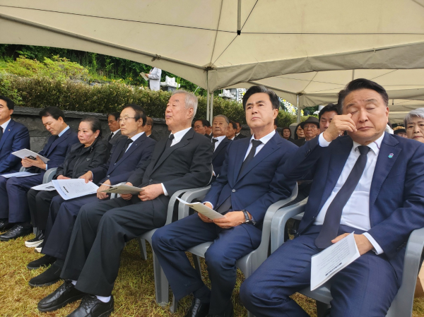 김종필 전 총리 6주기 추도식에 참석한 김태흠 충남지사(오른쪽 두번째)모습.