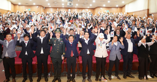 서산시 문화회관에서 25일 열린 6.25전쟁 제74주년 기념행사 모습