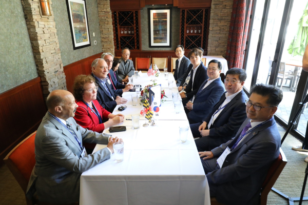 대전시와 몽고메리카운티 관계자들 차담회