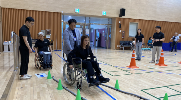 지난 25일,  ‘휠체어 스킬 스쿨’ 진행 모습