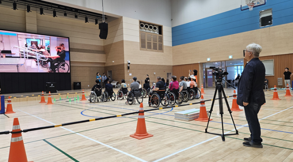 지난 25일,  ‘휠체어 스킬 스쿨’ 진행 모습