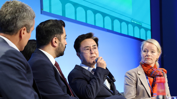 지방정부 기후행동 정상회의 세션에 참석한 김태흠 충남지사