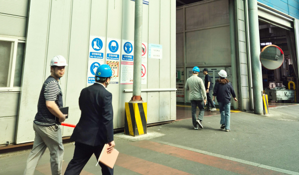 지난 26일 지곡면 오토밸리일반산업단지 내 배터리 제조업체에서 실시된 안전점검 모습