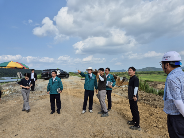 김돈곤 청양군수, 여름철 재난대비 수해복구사업장 현장점검 모습
