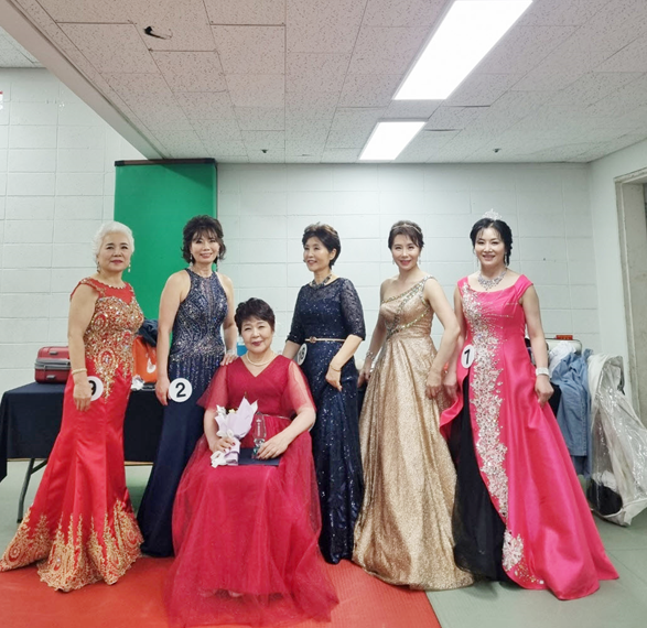 시니어 모델 사진