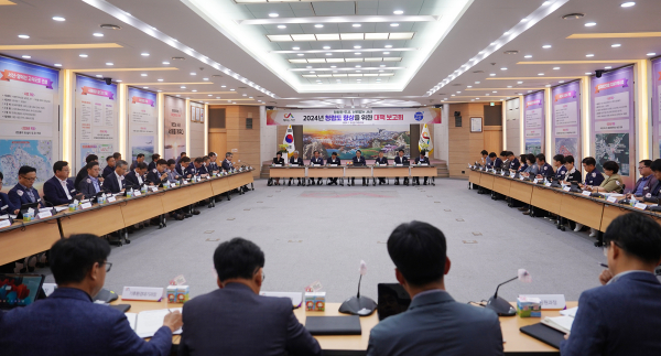 시청 대회의실에서 8일 열린 청렴도 향상을 위한 부서별 대책보고회 진행 모습