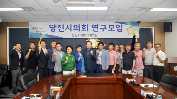 당진시의회 농업정책 연구모임, (사)대한한돈협회 당진지부와의 간담회 개최 단체사진