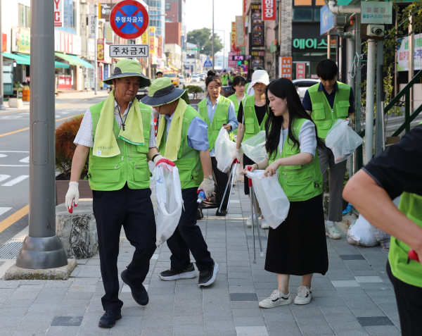‘ECO 세종’ 금남대평시장 쓰담 걷기 행사 진행 모습