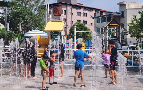 지난해 어린이 물놀이 시설 개장 모습