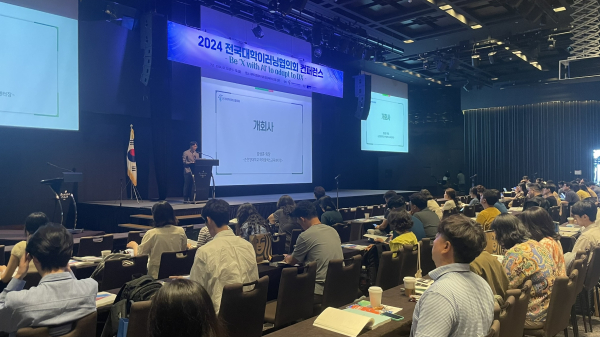 전국대학이러닝협의회 회장 순천향대 임상훈 교수가 인사말을 하고 있다.