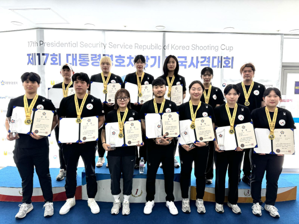 서산시청 사격팀이 지난 15일 옥련국제사격장에서 총 12개의 메달 획득을 기념했다.