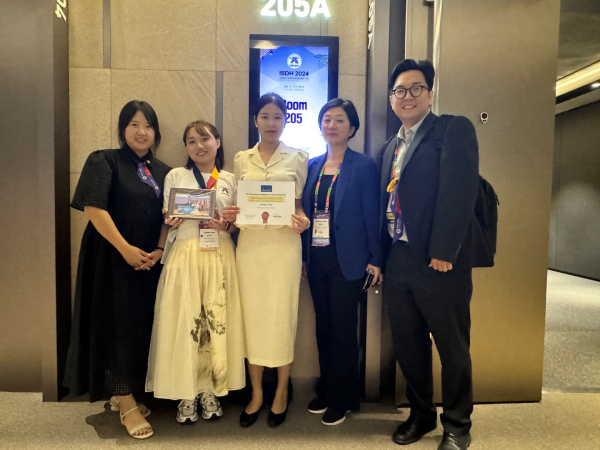 왼쪽부터 건양대 치위생학과 1기 졸업생 06학번 정윤숙 교수(경북대 치위생과), 이주화(8기 졸업생 13학번, 연세미래엔미소치과병원 진료팀장), 최지원(9기 졸업생 14학번, 경동대 치위생학과 교수), 강경희(건양대 치위생학과