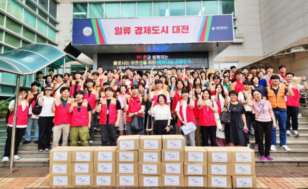 대전시노인복지관에서 SK이노베이션 'SK1004봉사단'의 ‘행복나눔 사랑잇기’ 여름철 어르신 위생관리 봉사활동이 이뤄졌다.