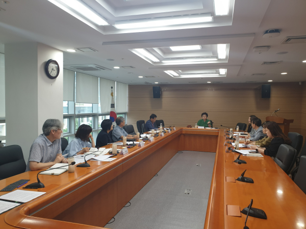 지난 22일 청사 3층 중회의실에서 2024년 학교환경교육진흥위원회가 개최되고 있다.