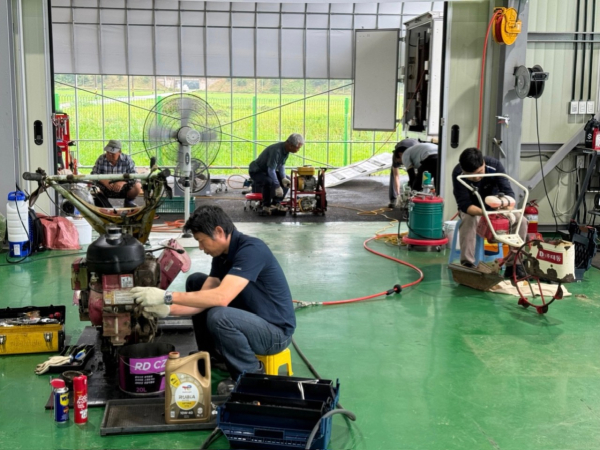 사본 -24일 (홍성군, 부여군 수해 농가 ‘농업기계 긴급 수리 지원에 나선 홍성군 농업