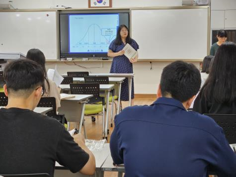세종학생정신건강센터에서 도담고등학교 3학년 담임교사 대상으로 학교방문 상담을 진행하고 있다.