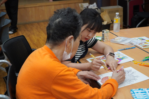 CNU 시크릿버스 활동사진.