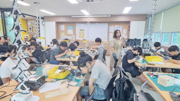 아산발명상상이룸공작소 초·중등 발명캠프 운영 모습