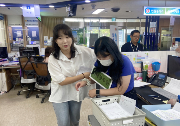 지난 2일 태안군청 민원봉사과에서 실시된 ‘특이민원 발생상황 대비 모의훈련’ 모습.
