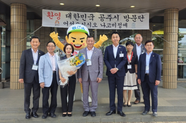 일본 나미고정 방문 사진 (왼쪽부터 임달희 의장 타카키 요이치로 의장 사카모도 토시히코 부의장 최원철 시장 등)