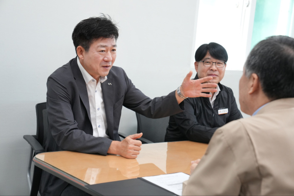 홍순광 서산시 부시장이 관내 농협 미곡종합처리장을 방문해 운영 현황을 점검했다.