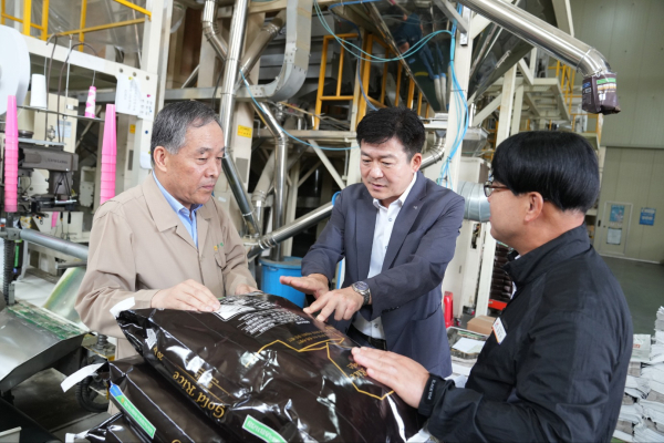 홍순광 서산시 부시장이 관내 농협 미곡종합처리장을 방문해 운영 현황을 점검했다.