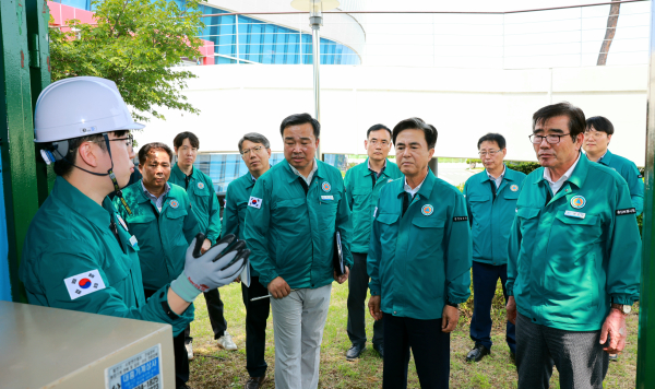 김태흠 충남도지사와 김동일 보령시장 민방위시설 현장 점검 모습