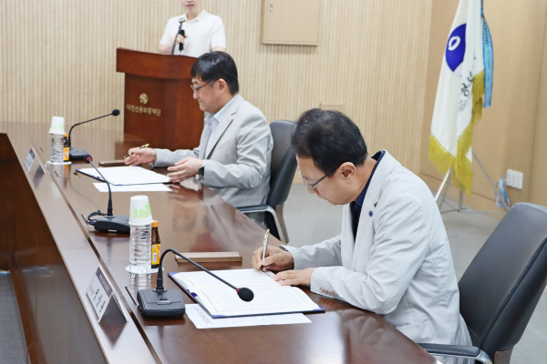 KB국민은행과 ‘2024년 KB국민은행 2차 특별출연 중소기업·소상공인 금융지원 업무 협약’ 체결식 모습