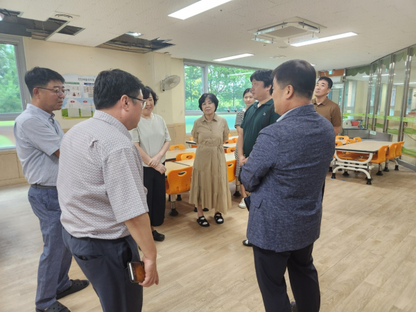천안버들유치원 찾아 공사진행사항과 급식현황 살피는 관계자들