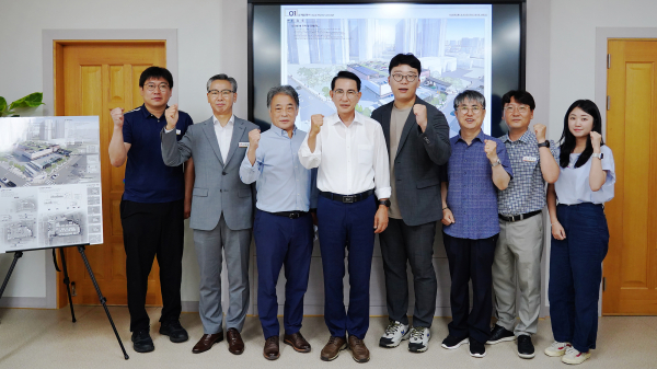 14일 진행된 서산동부전통시장 대규모 주차장 조성사업 기본 및 실시설계 용역 착수보고회 단체사진