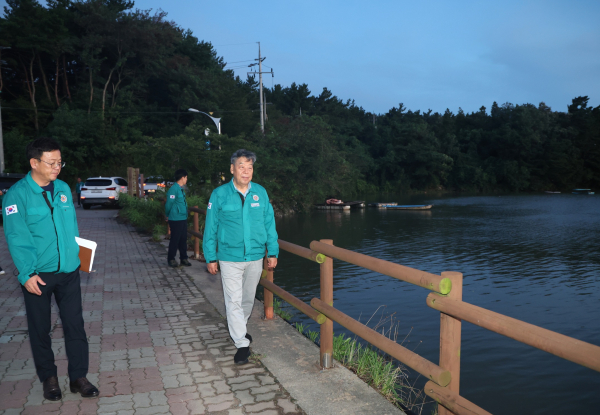 가세로 군수 대조기 현장점검 (태안읍 삭선리 방조제)