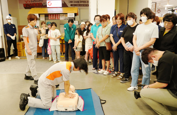 22일 이마트 서산점에서 진행된 민방위 훈련 진행 모습