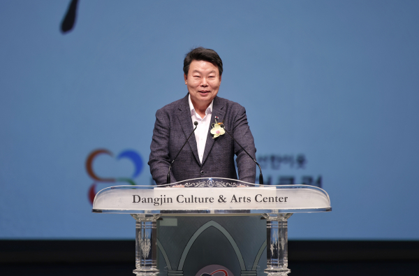 당진시니어클럽 10주년 기념 노인일자리 문화행사에서 오성환 시장 인사말 모습