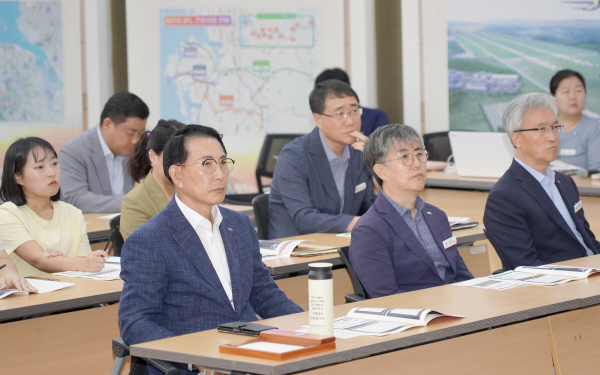 23일, 시청 대회의실에서 진행된 고위 공직자 반부패·청렴 교육 진행 모습