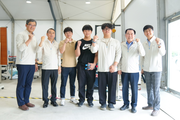 전국기능경기대회 응원에 나선 김지철 충남교육감()