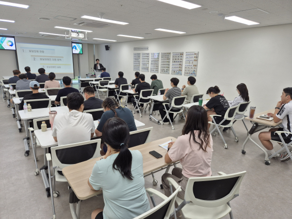 27일 장애인형 국민체육센터에서 발달장애의 이해 및 실종 예방 교육을 진행하고 있다.