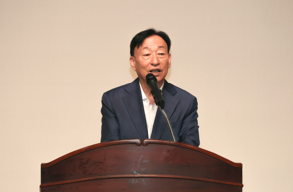 2024년 학원 설립·운영자 연수에서 인사말 하는 설동호 교육감 모습