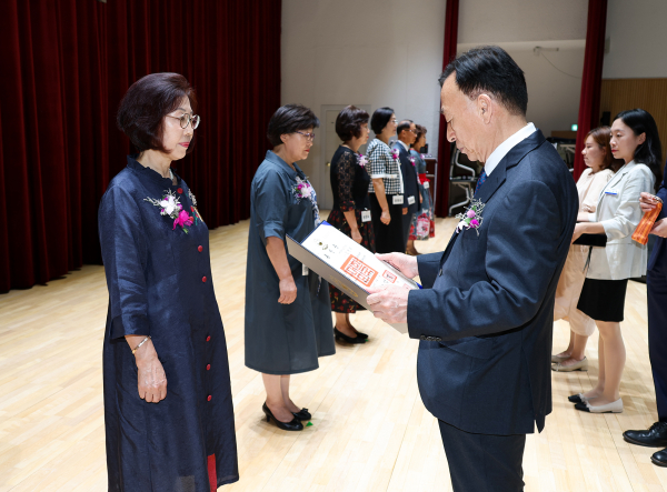 퇴직교원 정부포상 전수식 모습