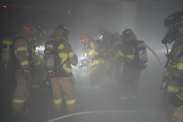 지하주차장 화재진압 현장