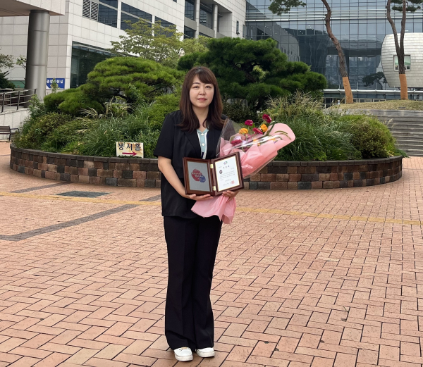 정아름 교수, ‘치매 극복의 날’ 기념 천안시장 표창 수상 기념사진