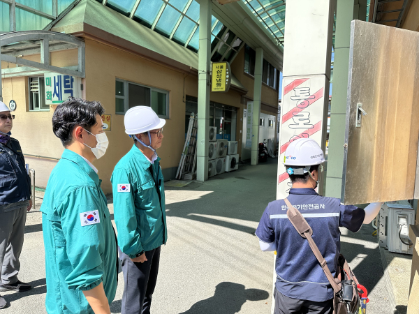 청양군, 추석 명절 대비 전통시장 화재 예방 관계기관 합동점검  모습