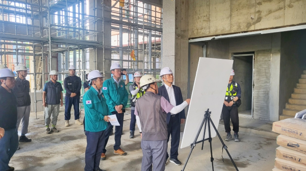 박상돈 천안시장, 현장방문 모습(복합커뮤니티센터)