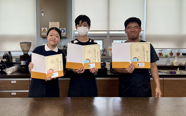 왼쪽부터 대전가원학교 전공과정 1학년 윤혜선, 박영곤, 김민재 학생