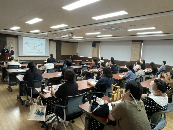 2학기 찾아가는 마을교육과정에 참여 마을교사 역량 강화 연수 진행 모습
