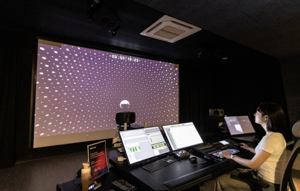 한국영상대학교 실감콘텐츠제작실에서 모션캡쳐 활용 수업 진행 모습