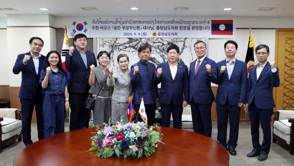 주한 라오스 대사 일행이 충남도의회에 방문했다