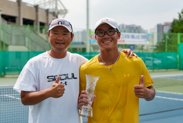 당진시청 테니스팀 최근철 감독(좌), 오찬영(우) 선수