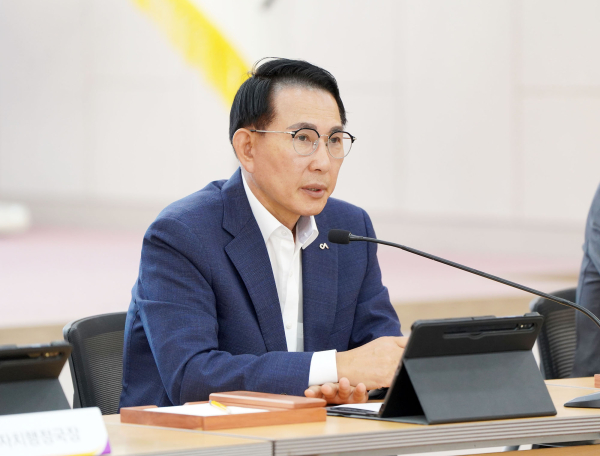 이완섭 서산시장이 지난 9일 시청 대회의실에서 열린 확대간부회의에서 시민이 안전한 추석 명절을 강조했다.
