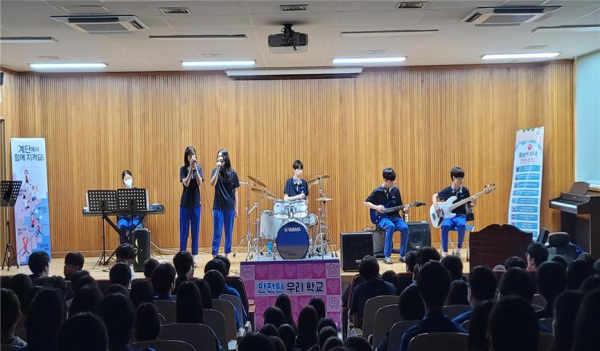 금은동‘밴드부, 버스킹 공연’